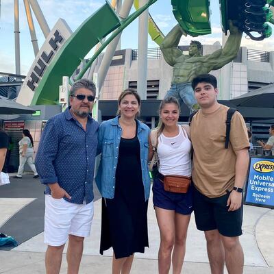 La actriz Maricha Olitte junto a su esposo Gaspar Maidana y sus hijos Thalía y Tobías disfrutan de sus vacaciones en Orlando, Florida.
