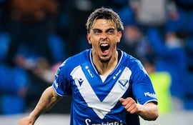El paraguayo Ronaldo Martínez, futbolista de Vélez Sarsfield, celebra un gol en el partido frente a Tigre por la fecha 10 del torneo Clausura 2026 de la Liga Profesional de Argentina en el estadio José Amalfitani, en Buenos Aires, Argentina.