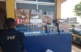 Los dispositivos electrónicos incautados en el puesto de control de la Policía Rodoviaria Federal (PRF).