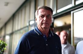 El expresidente de Brasil Jair Bolsonaro (2019-2022), sale del aeropuerto de Congonhas este lunes en Sao Paulo (Brasil).