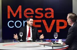 Raúl Latorre en Mesa con Enrique Vargas Peña.