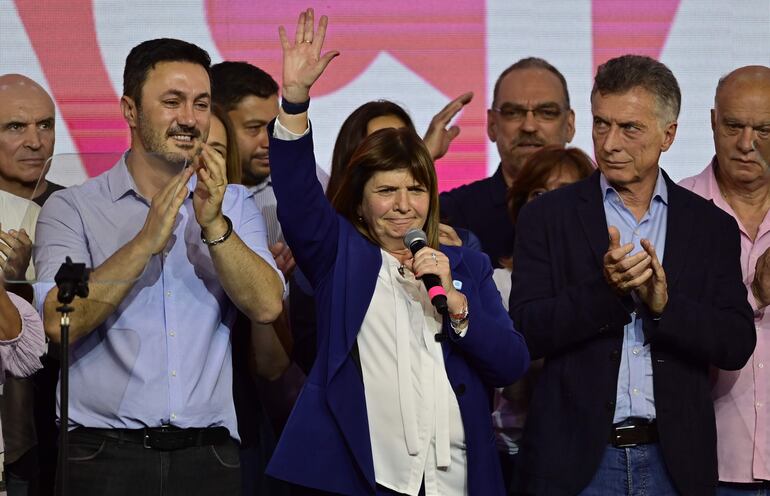 La candidata Patricia Bullrich, de Juntos por el Cambio, participa en un acto tras los resultados de la primera vuelta de las elecciones argentinas, en Buenos Aires (Argentina). (EFE)