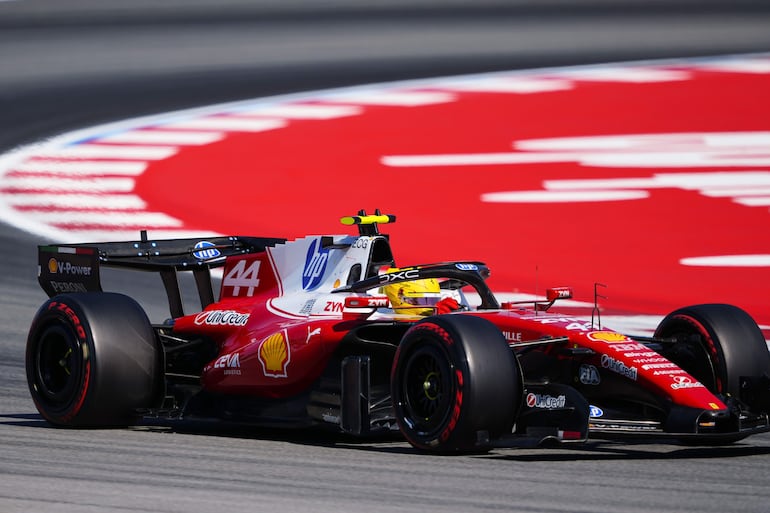 El piloto británico Lewis Hamilton, del equipo Ferrari, durante la clasificación del GP de España.