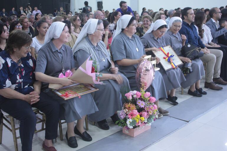 Hermanas Canossianas.