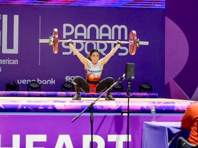 La paraguaya Violeta Magalí Martino durante el la competencia de Levantamiento de Pesas en los Juegos Panamericanos Junio Asunción 2025 en el estadio SND, Asunción, Paraguay.