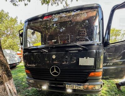 El camión que transportaba la madera quedó en una subcomisaría.