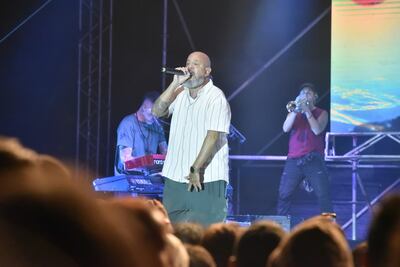 Bahiano se presentó anoche en el Yacht, ante un público que cantó y bailó con sus canciones.