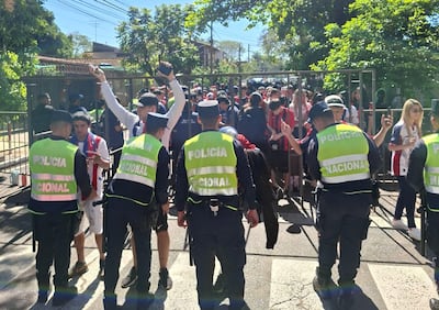 La Policía destacó el comportamiento de los hinchas durante el superclásico entre Olimpia y Cerro Porteño.