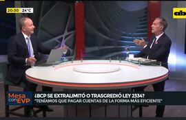 El ex titular del BCP Carlos Fernández Valdovinos durante la entrevista en Mesa con Enrique Vargas Peña por ABC Tv