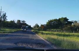 Así se ven los enormes baches del distrito de Arroyos y Esteros.