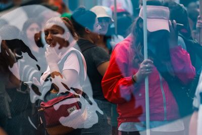 Ciudadanos participan en una olla popular en contra de las medidas económicas planteadas por el presidente argentino Javier Milei el pasado sábado, frente al Obelisco en Buenos Aires.