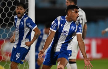 Marcelo de la Cruz Pérez Mosqueira (25 años), en el festejo de su gol para Juventud Las Piedras, que empató 2-2 con Atlético Mineiro en la capital uruguaya.