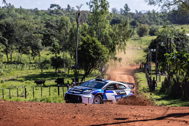 Fau Zaldívar y Marcelo der Ohannesian (Toyota GR Yaris Rally2) durante los test de ayer.