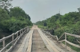 Los puentes en su mayoría son de madera, por lo que deben ser reparados constantemente.