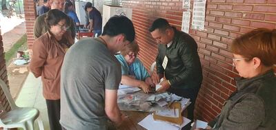 El conteo de los votos en el Centro Regional de Educación de Ciudad del Este