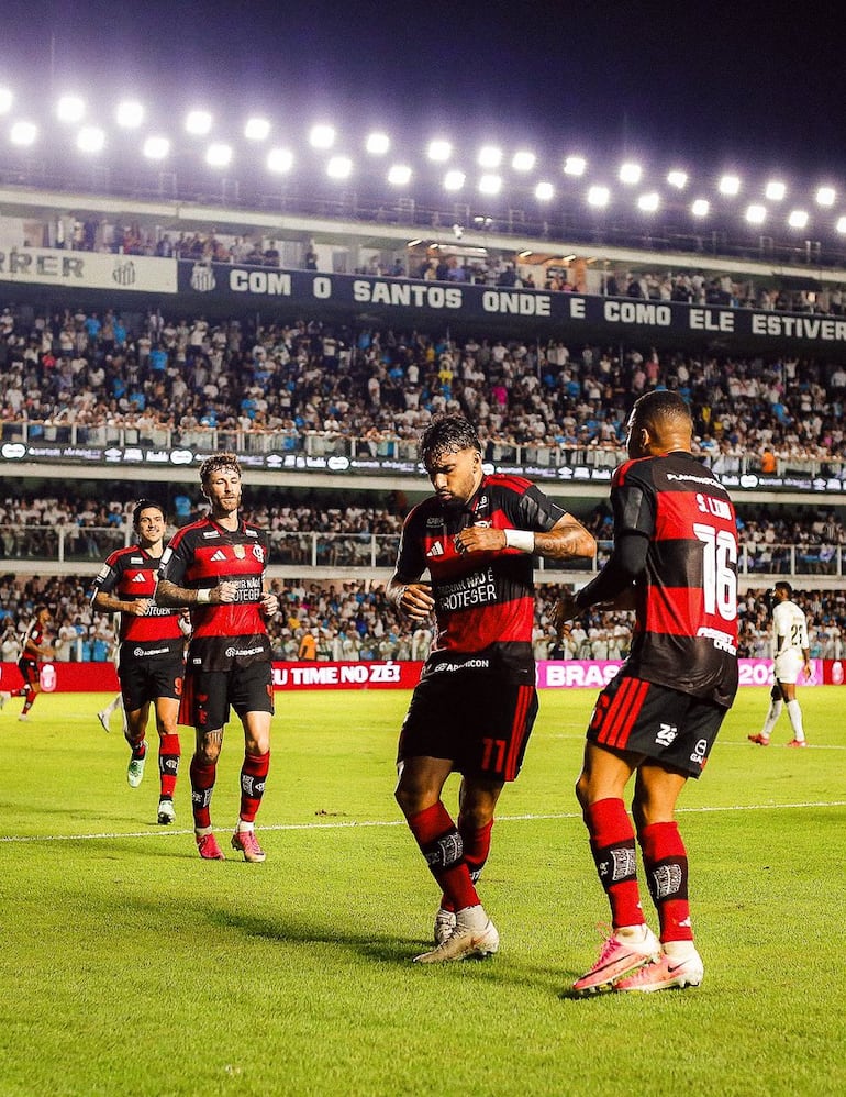 Flamengo saltó al terreno de juego luciendo una camiseta con una contundente consigna contra las políticas del Ejecutivo: “Prohibir no es proteger”.