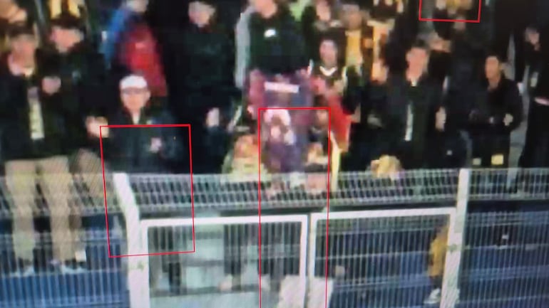 Captura de imagen de circuito cerrado dentro del estadio.