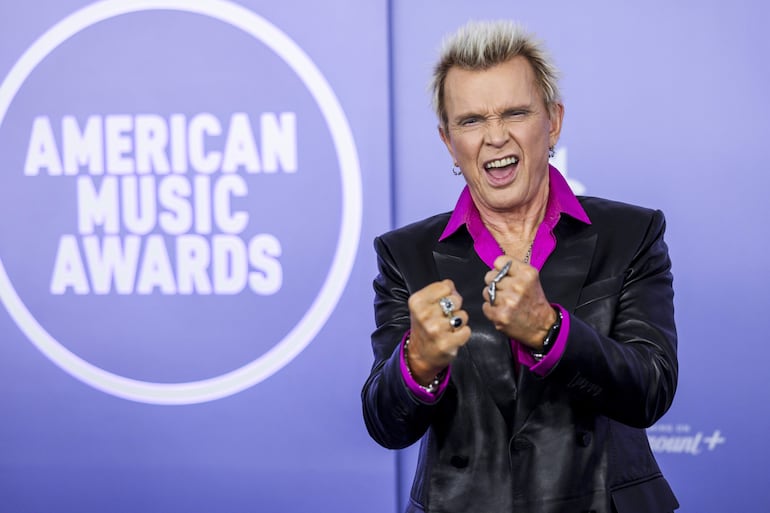 El cantante británico Billy Idol dijo presente en los American Music Awards en Las Vegas. (EFE/EPA/CHRIS TORRES)