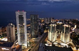 Imagen ilustrativa: vista aérea del World Trade Center (WTC) en el barrio Buceo de Montevideo, capital de Uruguay.