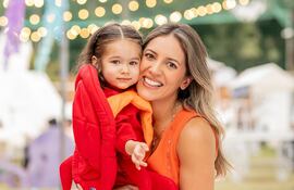 Emma Viedma con Veronita en brazos. Pronto llegará una nueva integrante a la familia Scavone-Viedma.