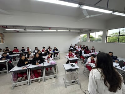 Alumnos del Colegio Nacional de la Capital comenzaron a dar clases en las nuevas aulas de la renovada institución.