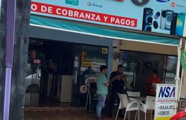 Local de venta de celulares asaltado en Capiibary por dos delincuentes a mano armada