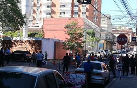 Uno de los bloqueos en el microcentro de Asunción.