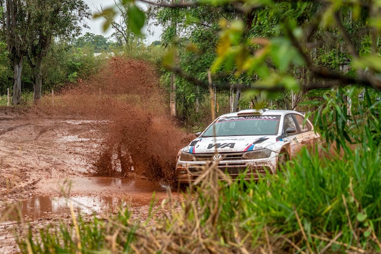 Gerardo Wasmosy y Saulo Segovia, al mando del Volkswagen Polo GTI R5, del WA Racing. Foto: Petrobras Rally Paraguay, Redes.