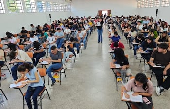 Gobierno incrementa a casi 7.600 las becas.