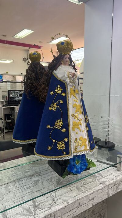 Con fe y devoción preparan a la Virgen de Caacupé para su día.