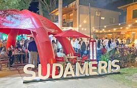 Asistentes disfrutan de la Noche SUDAMERIS en la Expo Concepción