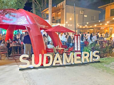 Asistentes disfrutan de la Noche SUDAMERIS en la Expo Concepción