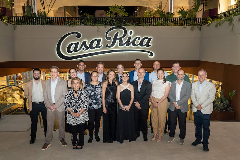 Parte del equipo de profesionales de Casa Rica y El Molinillo, que desembarca en Distrito Perseverancia con varias innovaciones