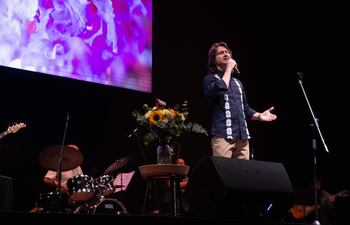 David Portillo durante el concierto que ofreció anoche para celebrar sus 30 años de carrera.