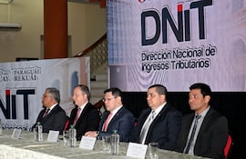 Los ingresos públicos son los recursos que el Estado recibe para financiar sus gastos. Lo hace en el Paraguay, la DNIT