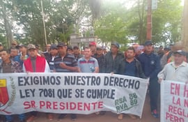 Manifestantes que exigen una indemnización por la gesta del golpe de estado de 1989 marcharán sobre avenida Mariscal López.