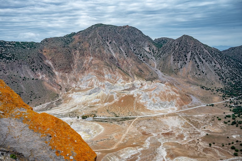 Cráter Stefanos, volcán, Isla Nisyros, Nisiros, Grecia.