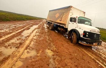 A un año del inicio, persiste el mal estado del acceso María Antonia–Quyquyhó.