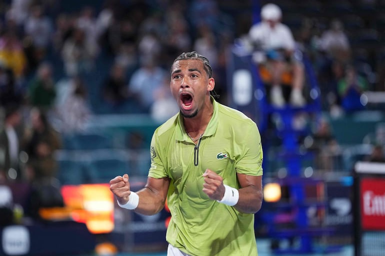 Fils salva cuatro match point y avanza