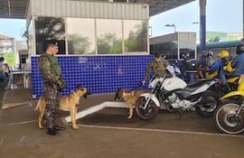 Desde esta semana, los fiscalizadores de la Receita Federal utilizan cámaras con inteligencia artificial para monitorear la frecuencia con la que las personas cruzan el paso internacional.