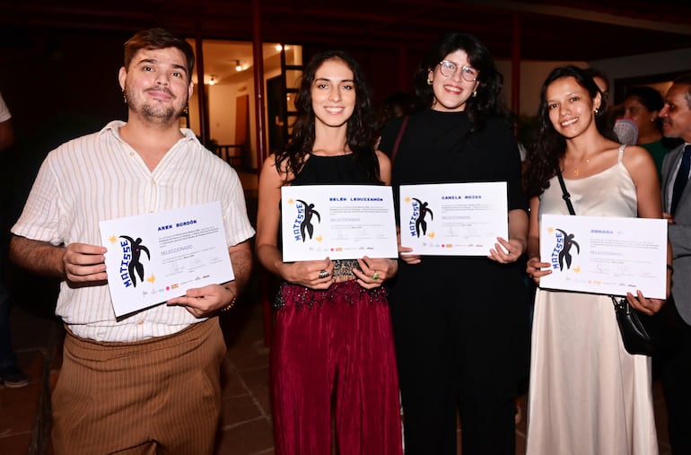 Aren Bordón, Belén Leguizamón, Camila Rojas y Johana Gómez, recibieron reconocimientos.