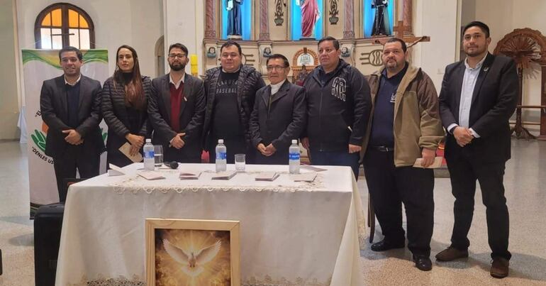 Presentan programa del novenario y Fiesta Patronal en honor al Espíritu Santo en Villarrica.