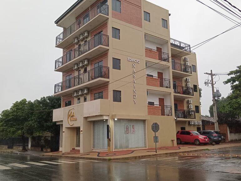 El edificio Ñasanindy de Capiatá, presentado como supuesta propiedad del comandante Carlos Benítez.