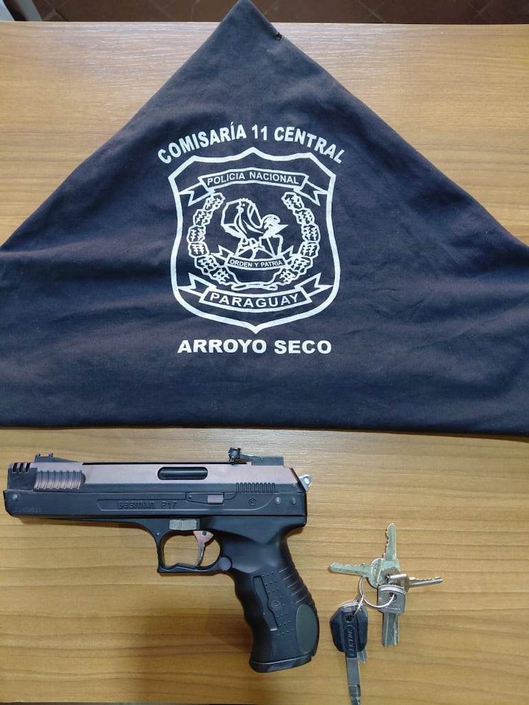 Réplica de arma de fuego incautada.