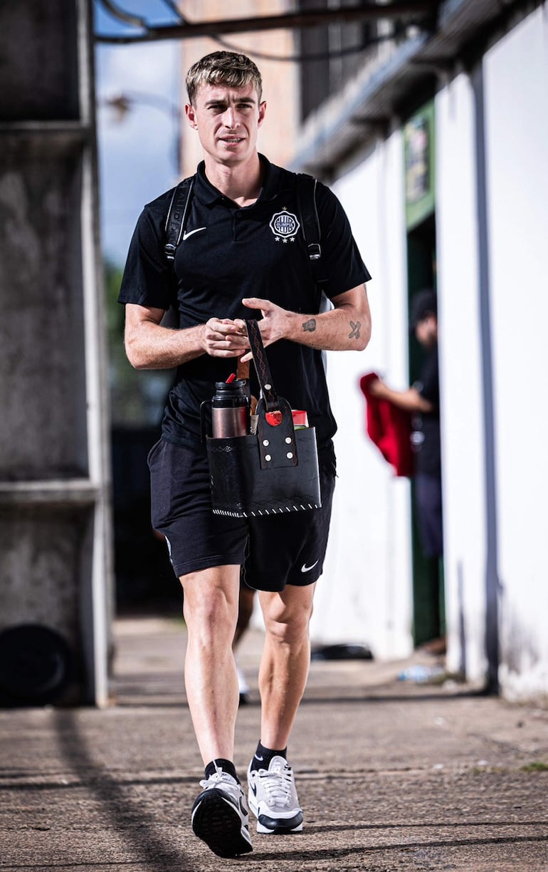 Juan Fernando Alfaro (26 años), mediocampista argentino de Olimpia.