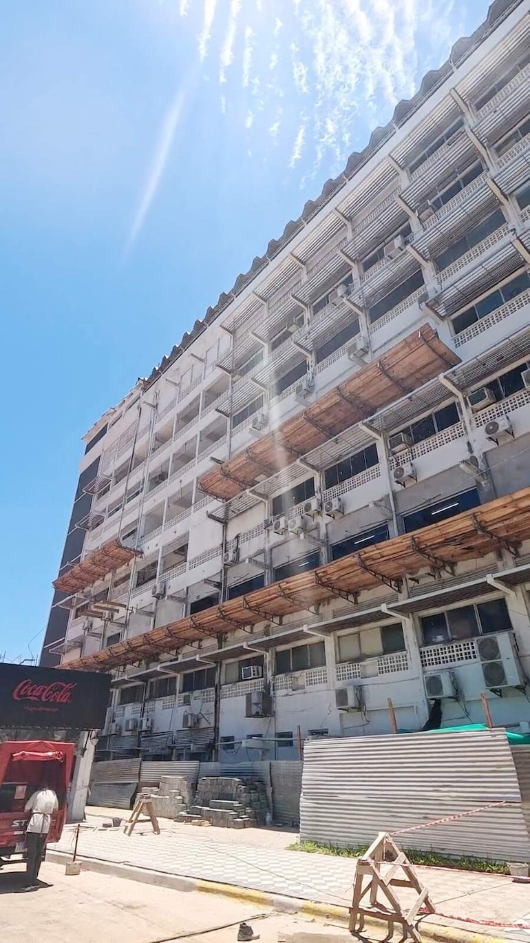 Obras en el Hospital Central del IPS.