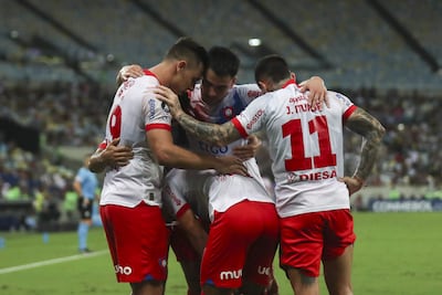 Los jugadores de Cerro Porteño festejan un gol en el partido contra Fluminense por la quinta fecha del Grupo A de la Copa Libertadores 2024 en el estadio Maracaná, en Rio de Janeiro, Brasil.