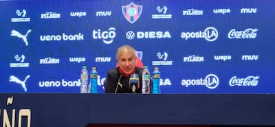 El entrenador de Cerro Porteño, Ariel Holan, hablando en conferencia de prensa, tras el triunfo ante Sportivo Luqueño en La Nueva Olla.