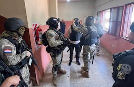 Video: trasladaron vía aérea al hijo de “Lalo” desde el Cereso a la cárcel de Emboscada