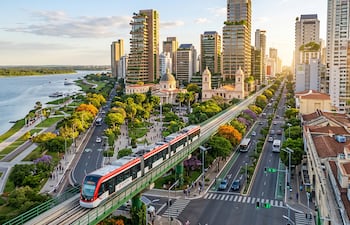Un “upgrade” esencial a cinco años demandaría entre US$ 1.200 millones y US$ 1.700 millones, concentrando recursos en transporte, primera fase ferroviaria, obras viales, cuencas pluviales, saneamiento y corredores peatonales.